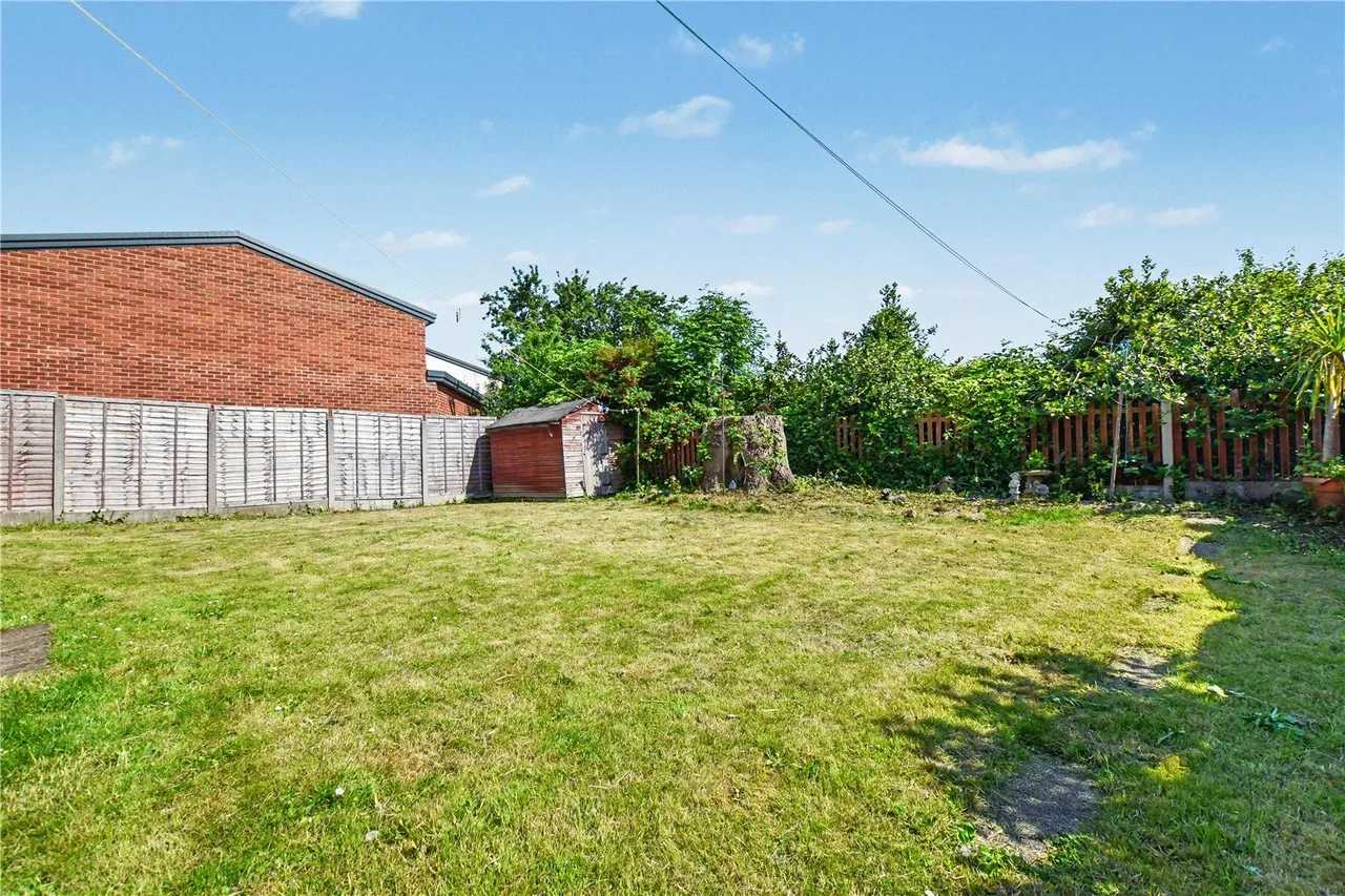 Moorland Road, Drighlington, BD11, photo 8