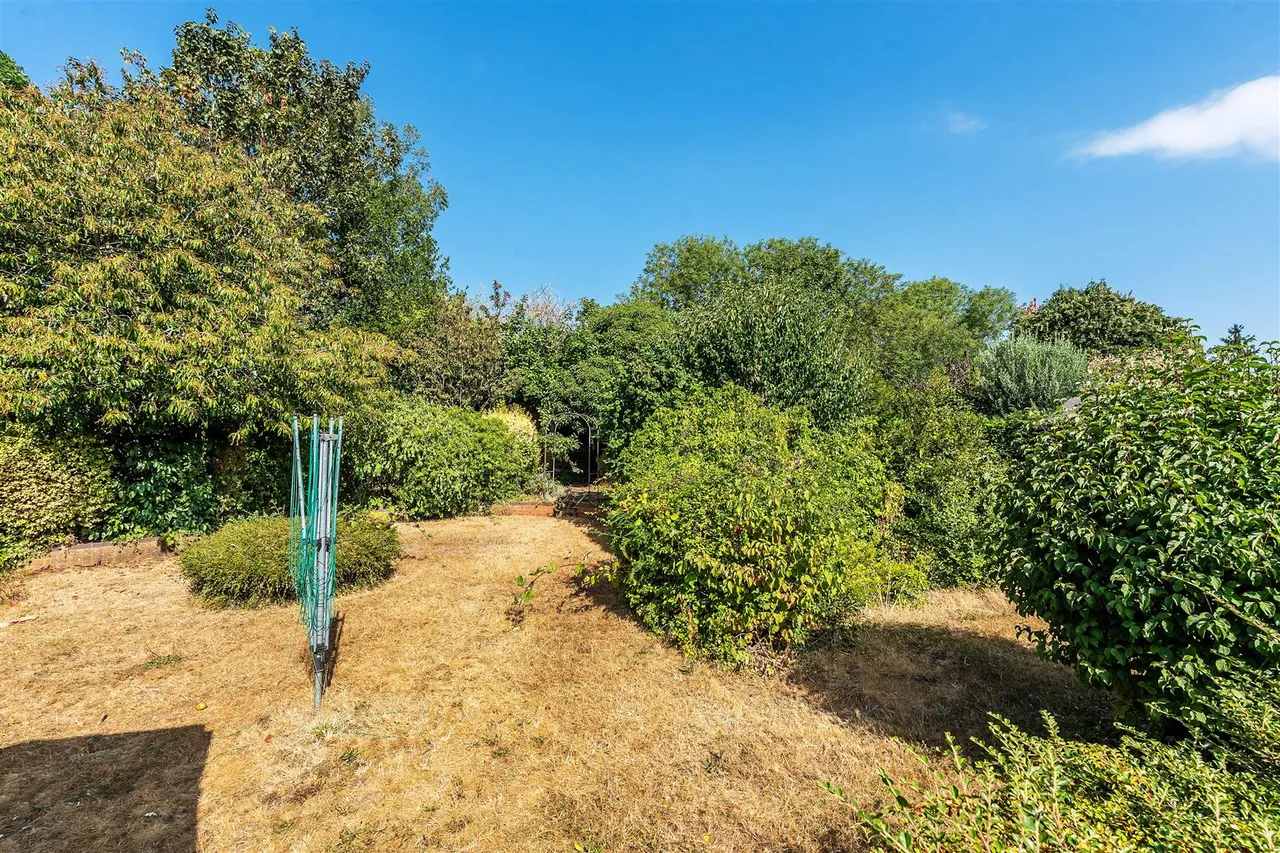 Oaks Close, Leatherhead, KT22, photo 5