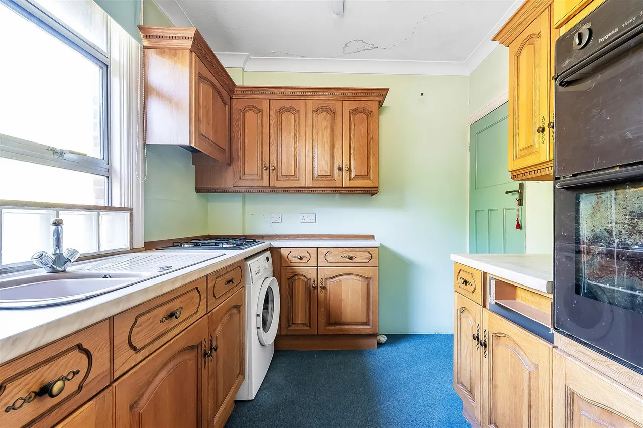 Oaks Close, Leatherhead, KT22, photo 8