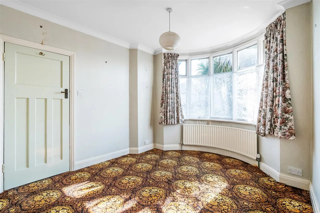 Oaks Close, Leatherhead, KT22, photo 11