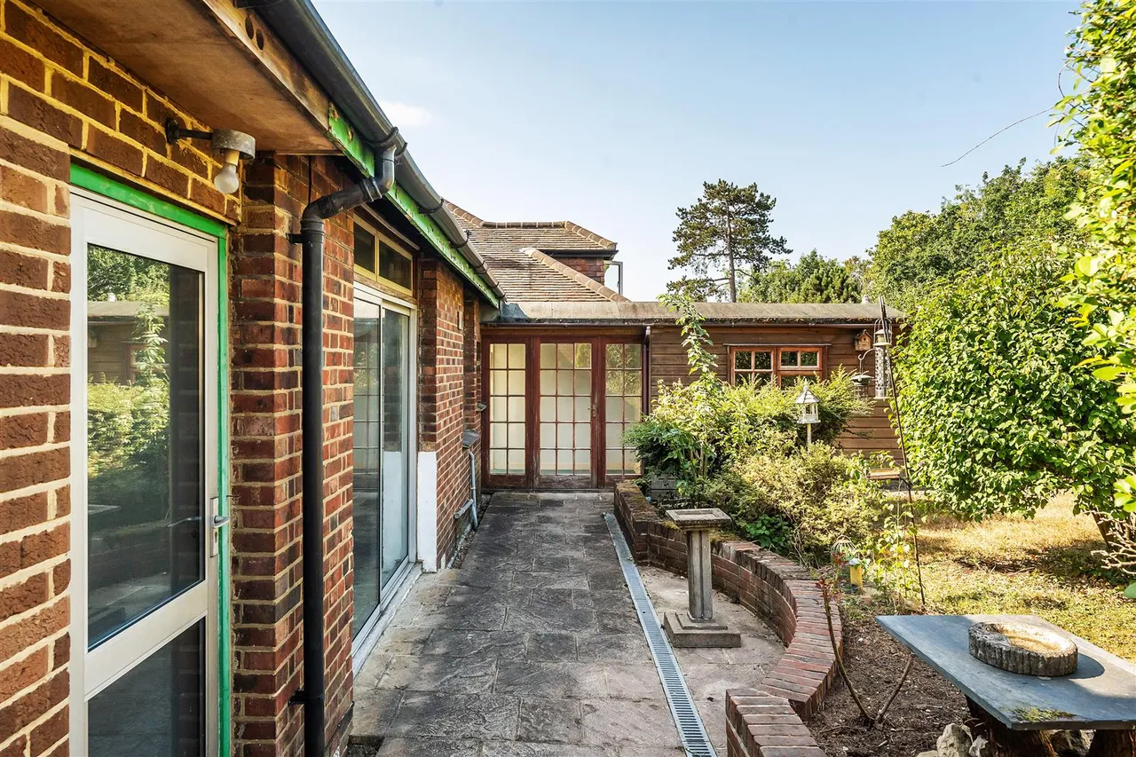 Oaks Close, Leatherhead, KT22, photo 3