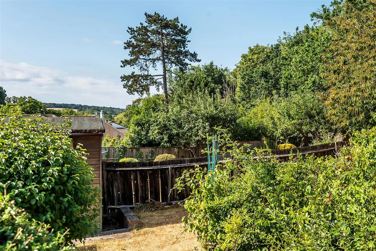 Oaks Close, Leatherhead, KT22, photo 2