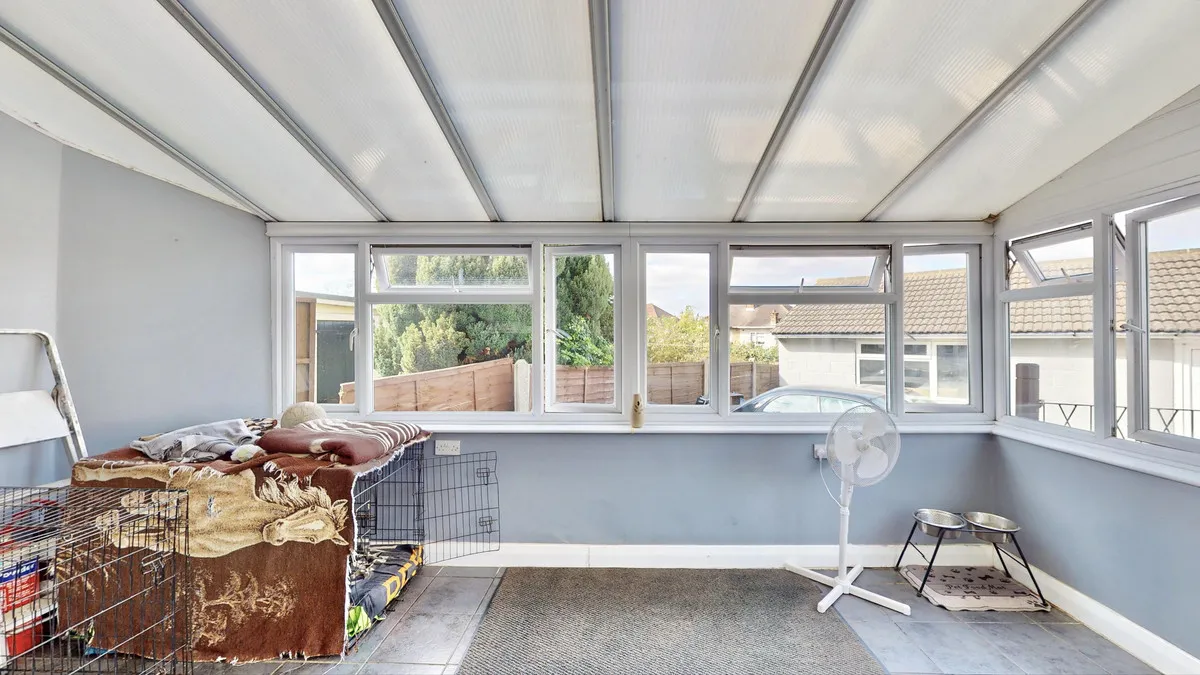 Hunters Grove, Romford, Collier Row, RM5 2UJ, photo 5