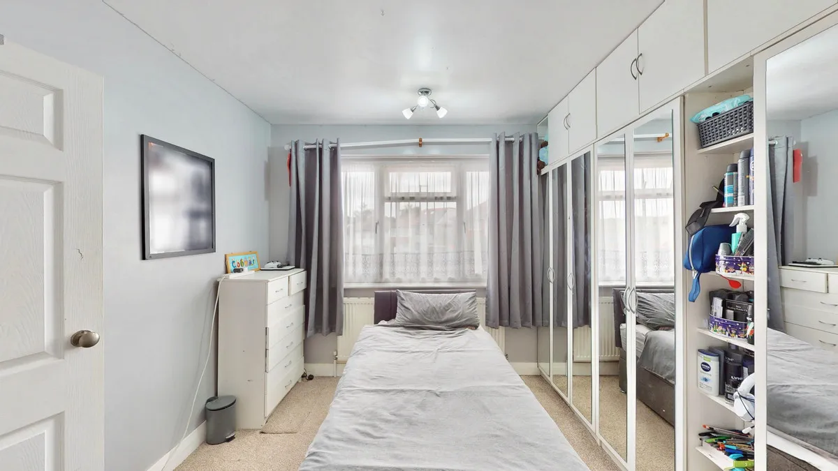 Hunters Grove, Romford, Collier Row, RM5 2UJ, photo 7