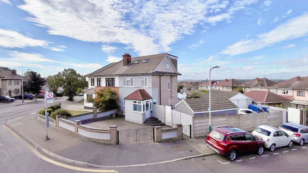 Hunters Grove, Romford, Collier Row, RM5 2UJ, photo 31