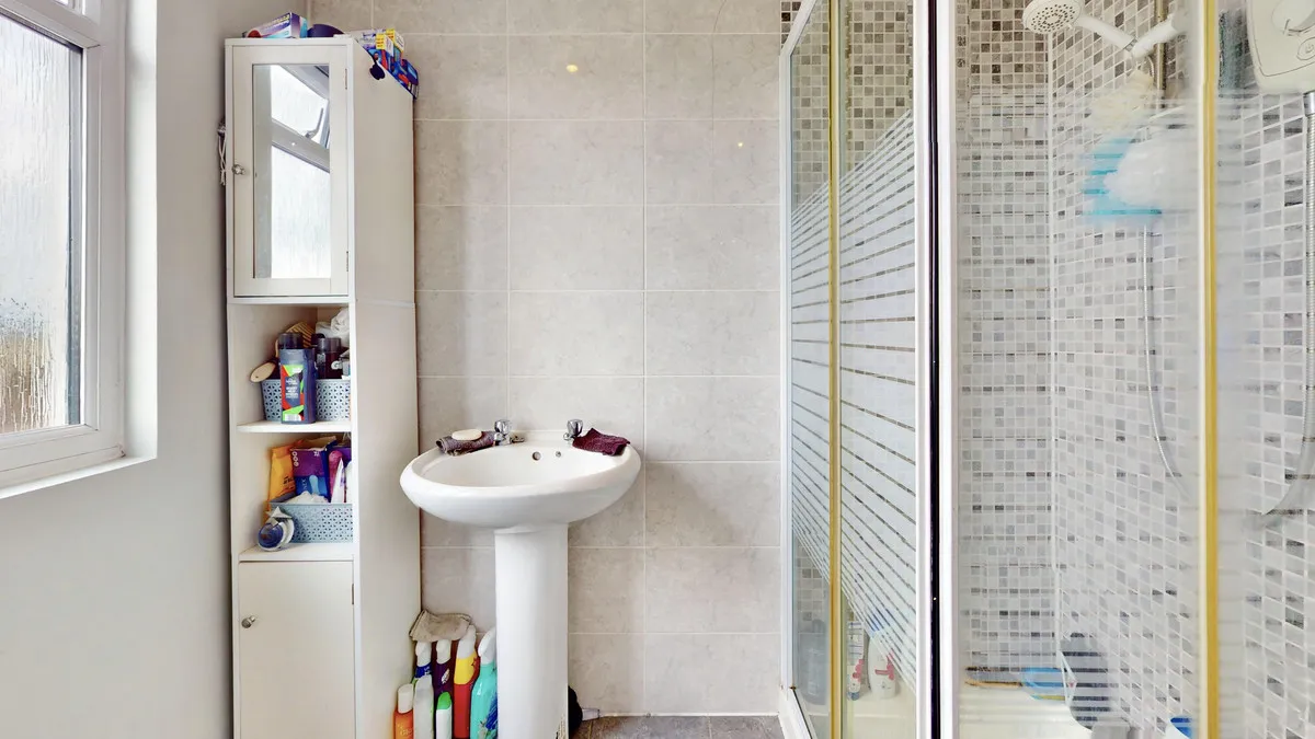 Hunters Grove, Romford, Collier Row, RM5 2UJ, photo 23