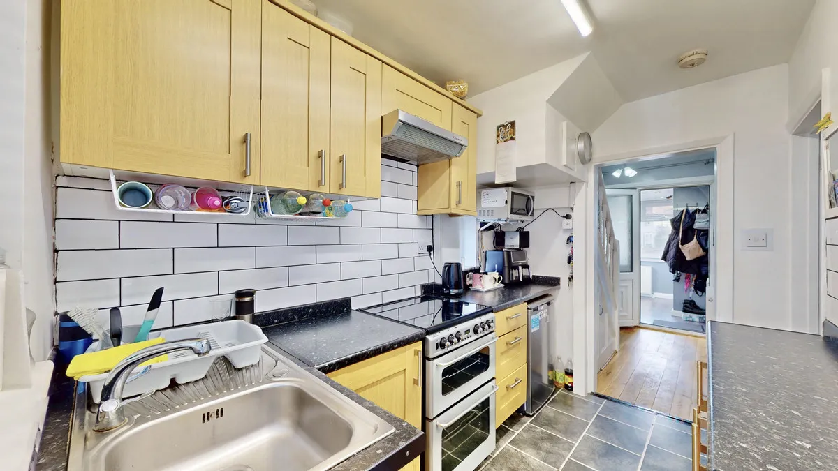 Hunters Grove, Romford, Collier Row, RM5 2UJ, photo 15