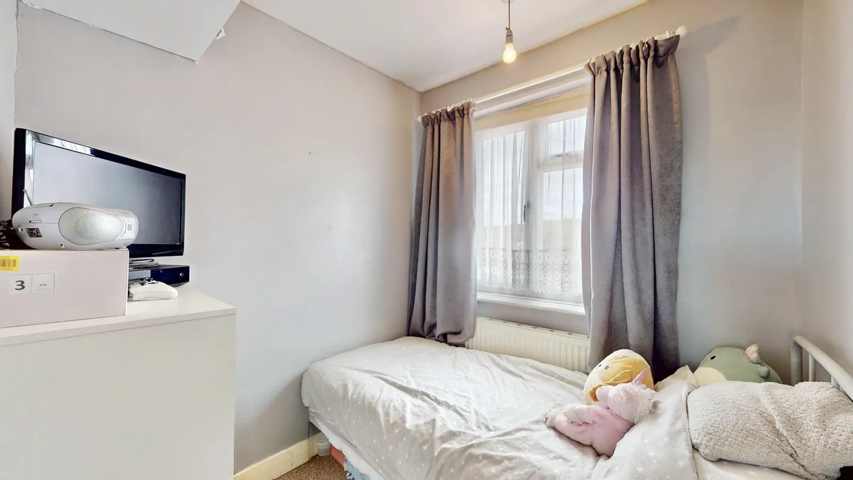 Hunters Grove, Romford, Collier Row, RM5 2UJ, photo 12