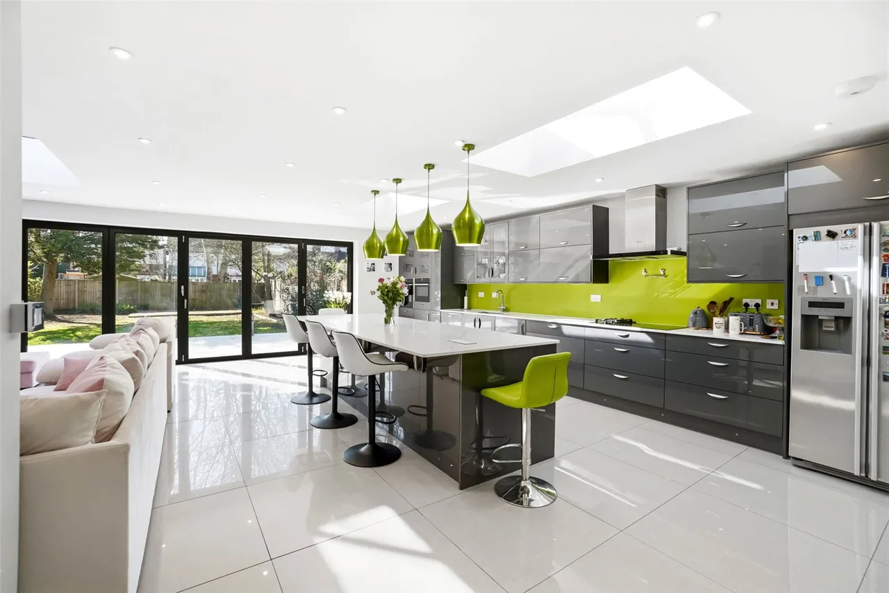 Courtlands Avenue, Hampton, TW12 3NS, photo 4