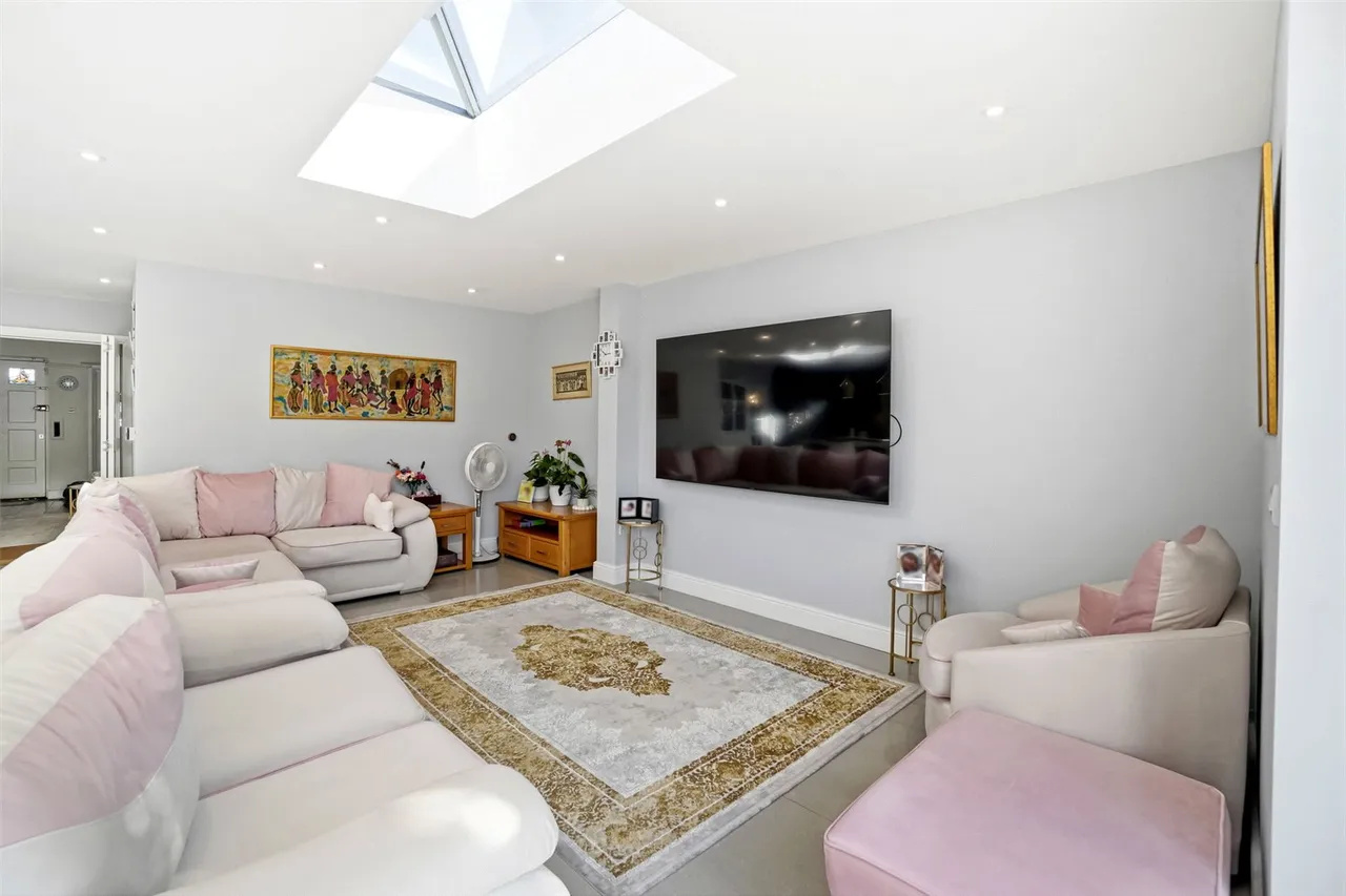 Courtlands Avenue, Hampton, TW12 3NS, photo 7