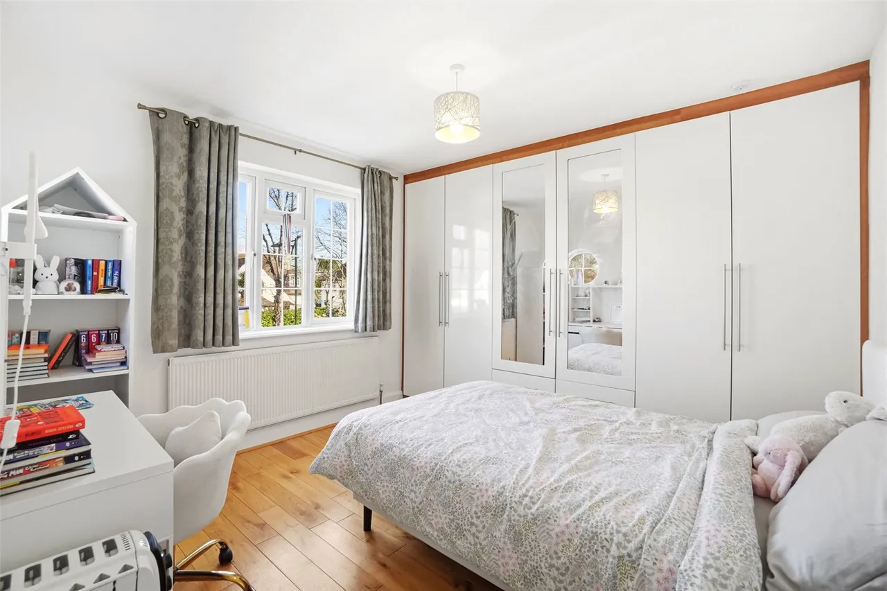 Courtlands Avenue, Hampton, TW12 3NS, photo 12