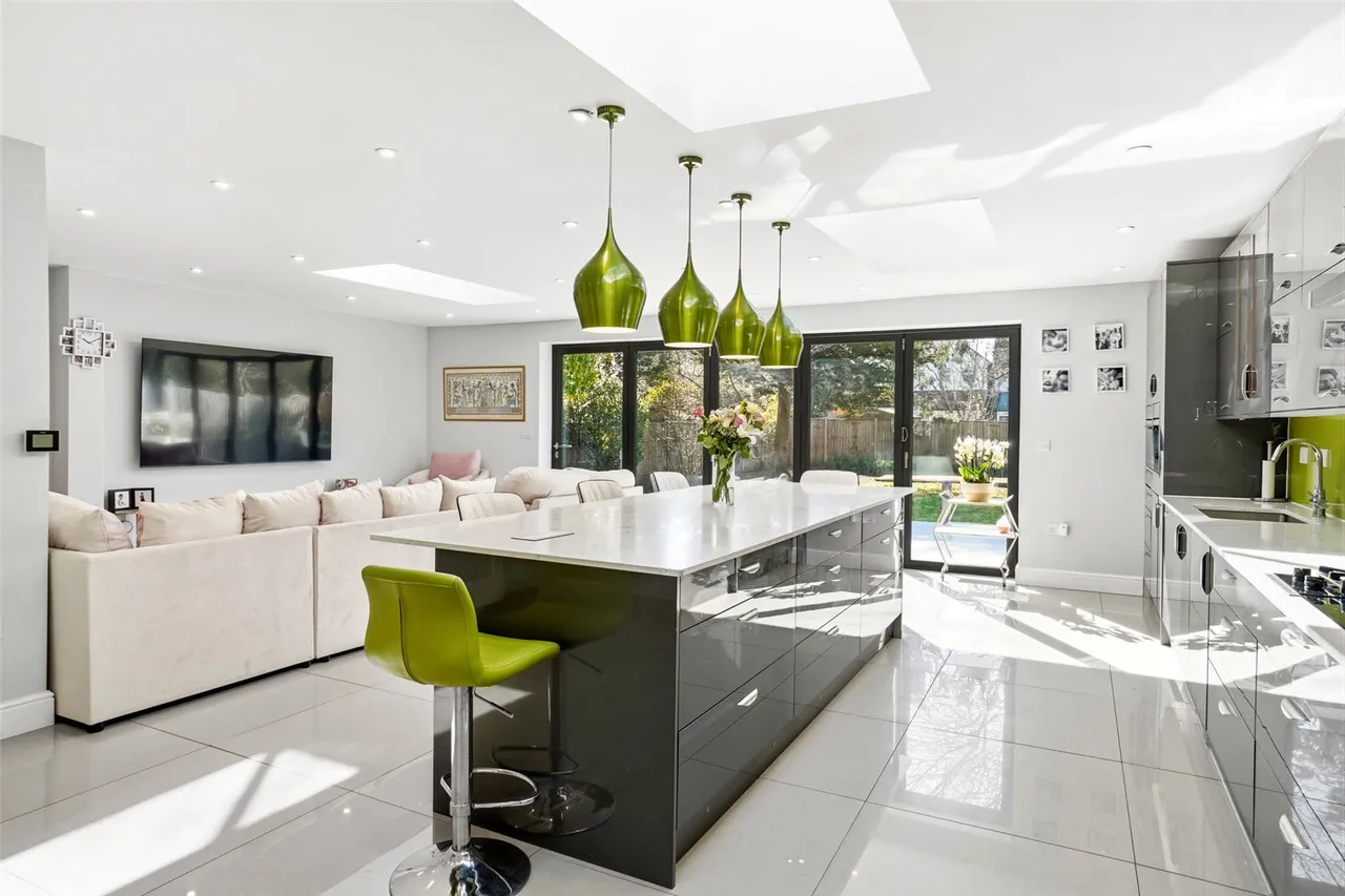 Courtlands Avenue, Hampton, TW12 3NS, photo 6