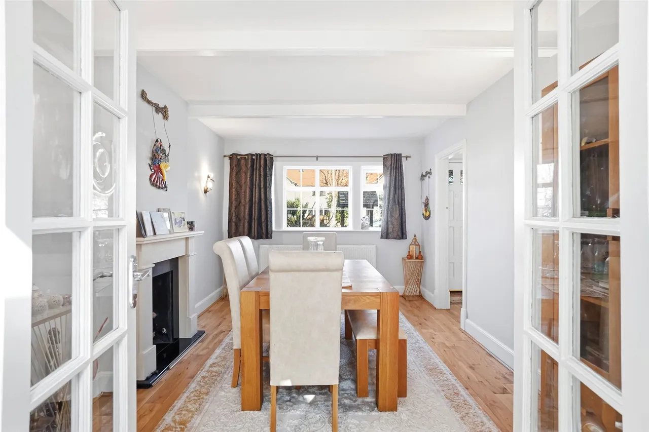 Courtlands Avenue, Hampton, TW12 3NS, photo 9
