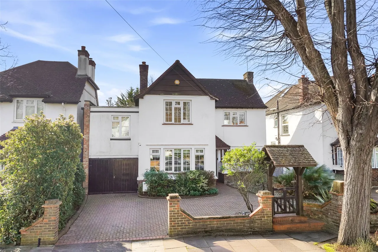 Courtlands Avenue, Hampton, TW12 3NS, photo 17