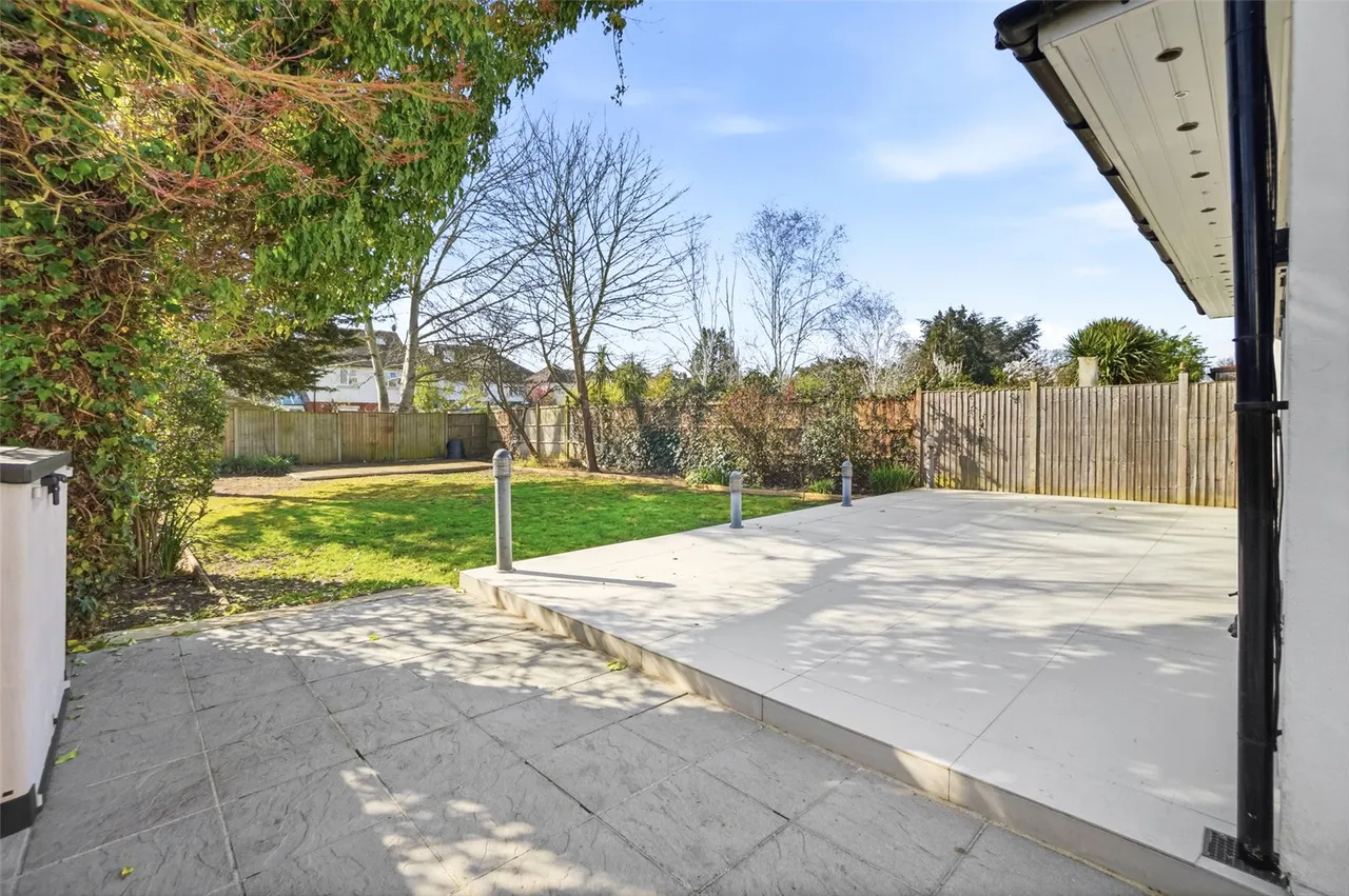 Courtlands Avenue, Hampton, TW12 3NS, photo 15