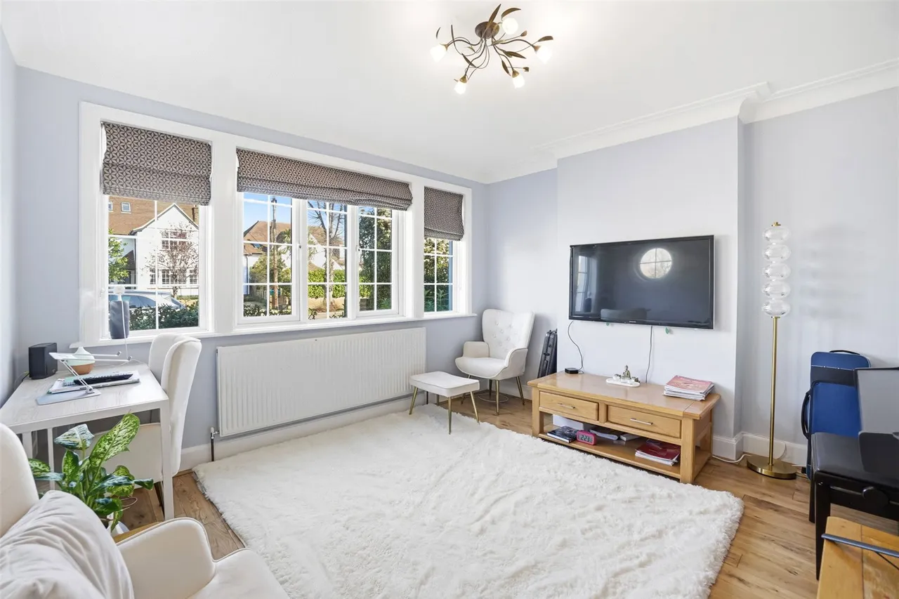 Courtlands Avenue, Hampton, TW12 3NS, photo 8