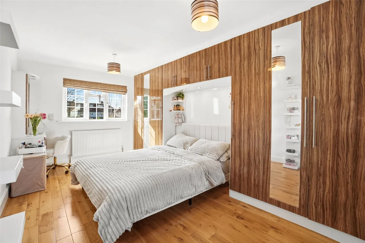 Courtlands Avenue, Hampton, TW12 3NS, photo 11