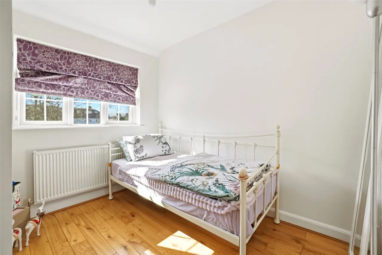 Courtlands Avenue, Hampton, TW12 3NS, photo 14