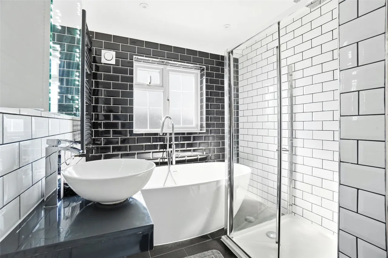 Courtlands Avenue, Hampton, TW12 3NS, photo 13