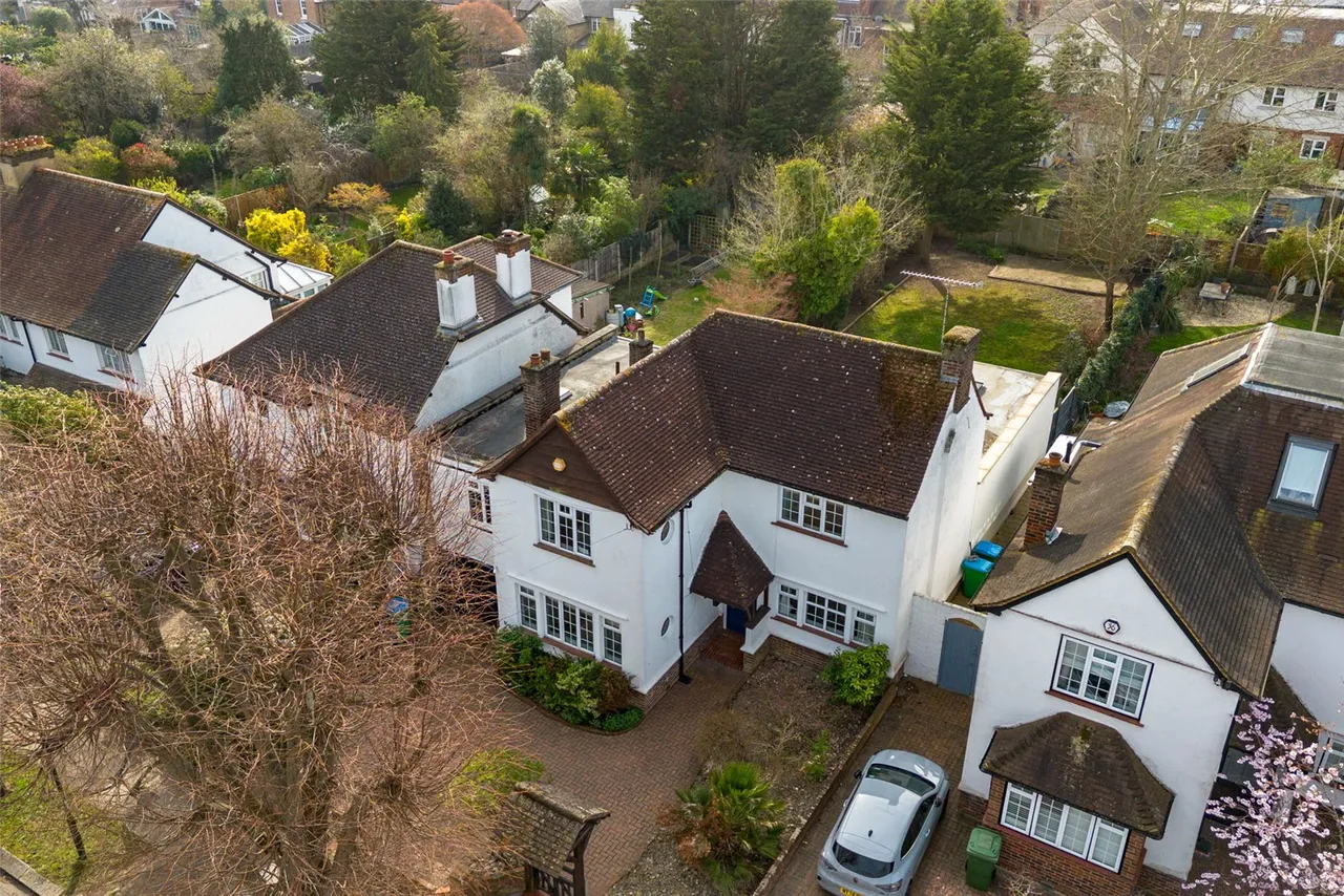 Courtlands Avenue, Hampton, TW12 3NS, photo 16