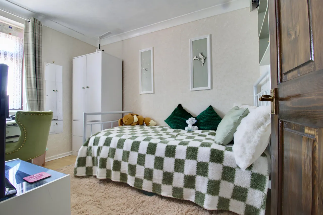Keats Avenue, Romford, RM3, photo 15
