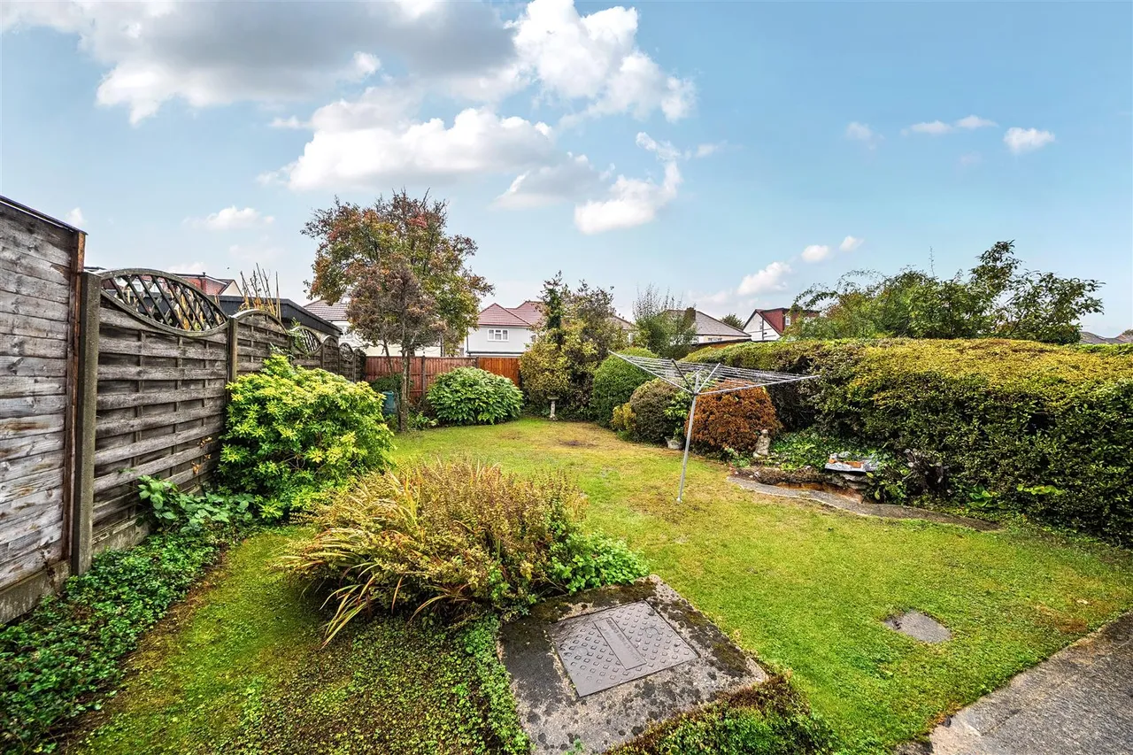 Blenheim Gardens, Wembley, photo 12