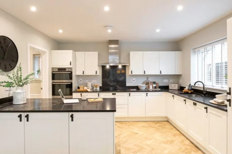 4 bed house for sale, Redwood Avenue, Basingstoke, RG23