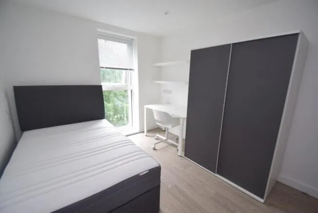 London Road, Newcastle-Under-Lyme, ST5, photo 2