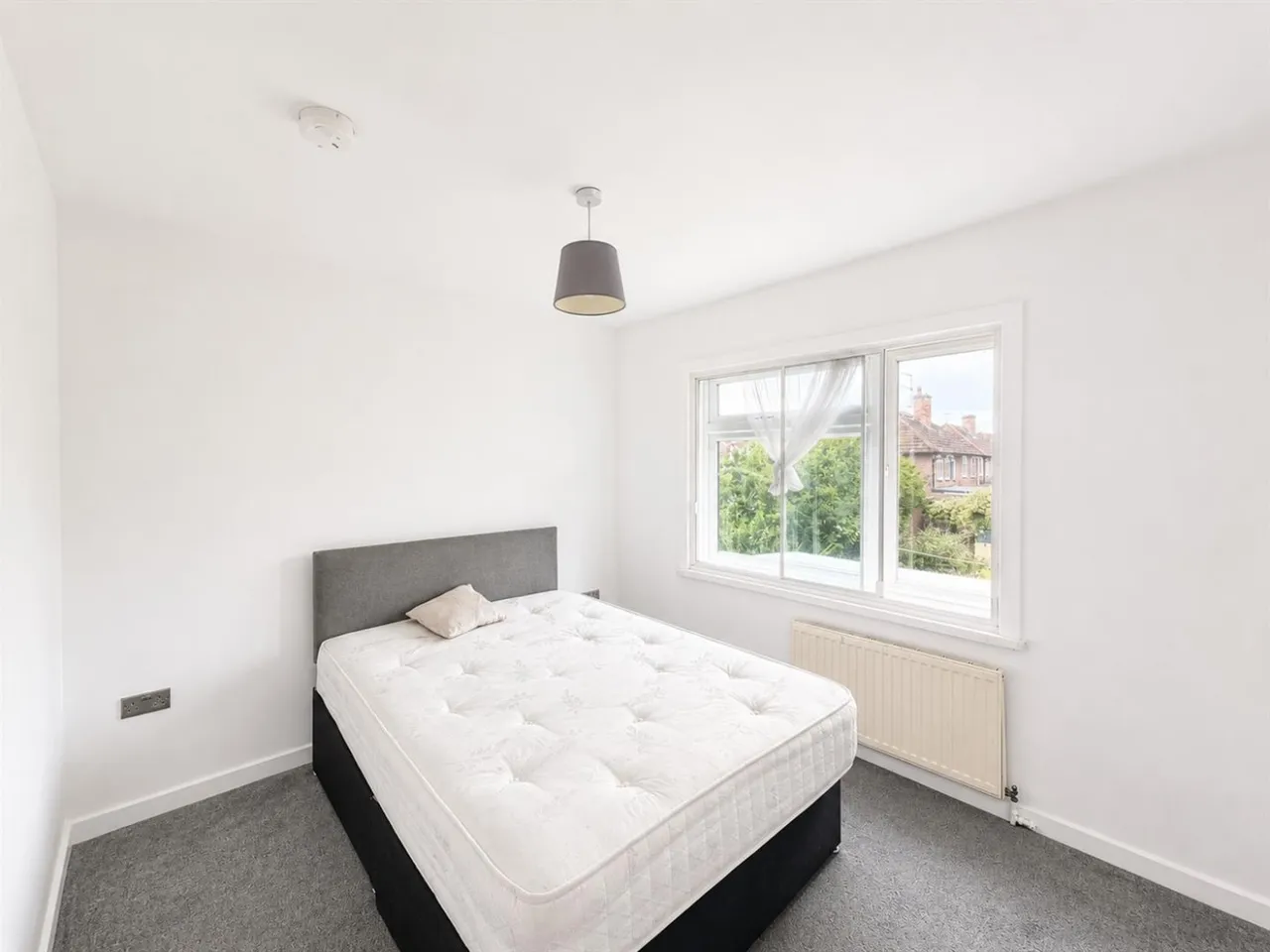 Semi-Detached To LetVicarage Farm Road, Hounslow, TW5, photo 4