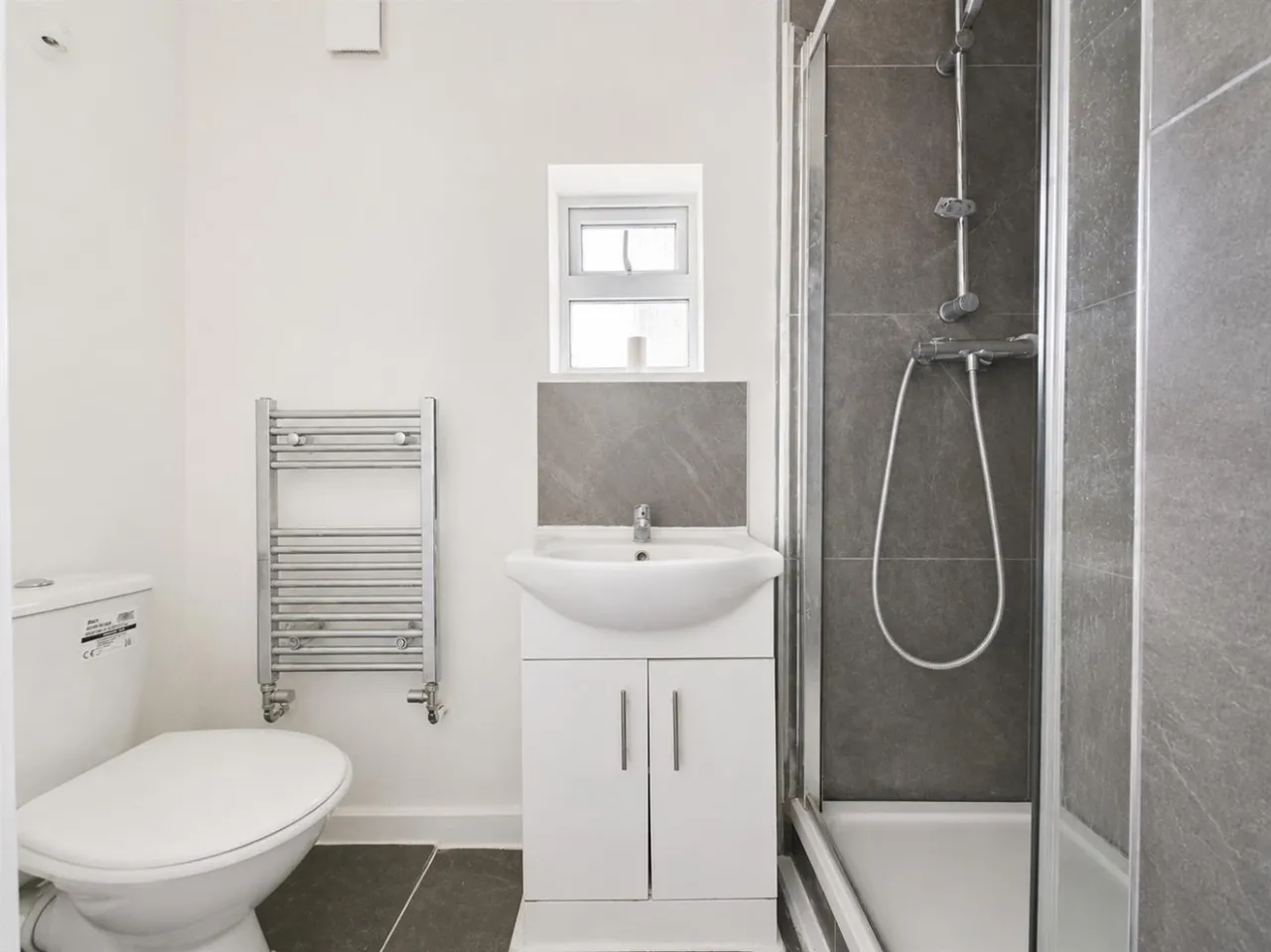 Semi-Detached To LetVicarage Farm Road, Hounslow, TW5, photo 8