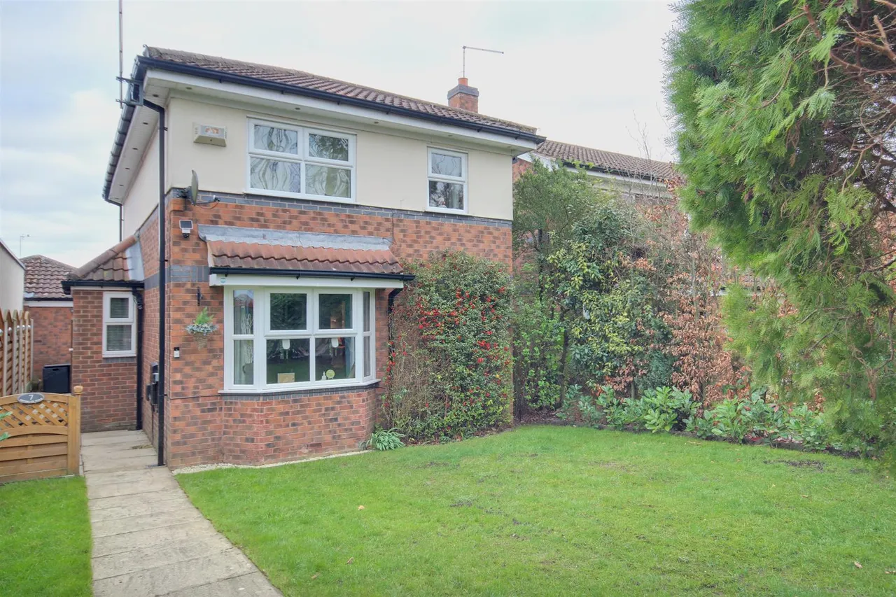3 bed house for sale — Beverley Road, Willerby