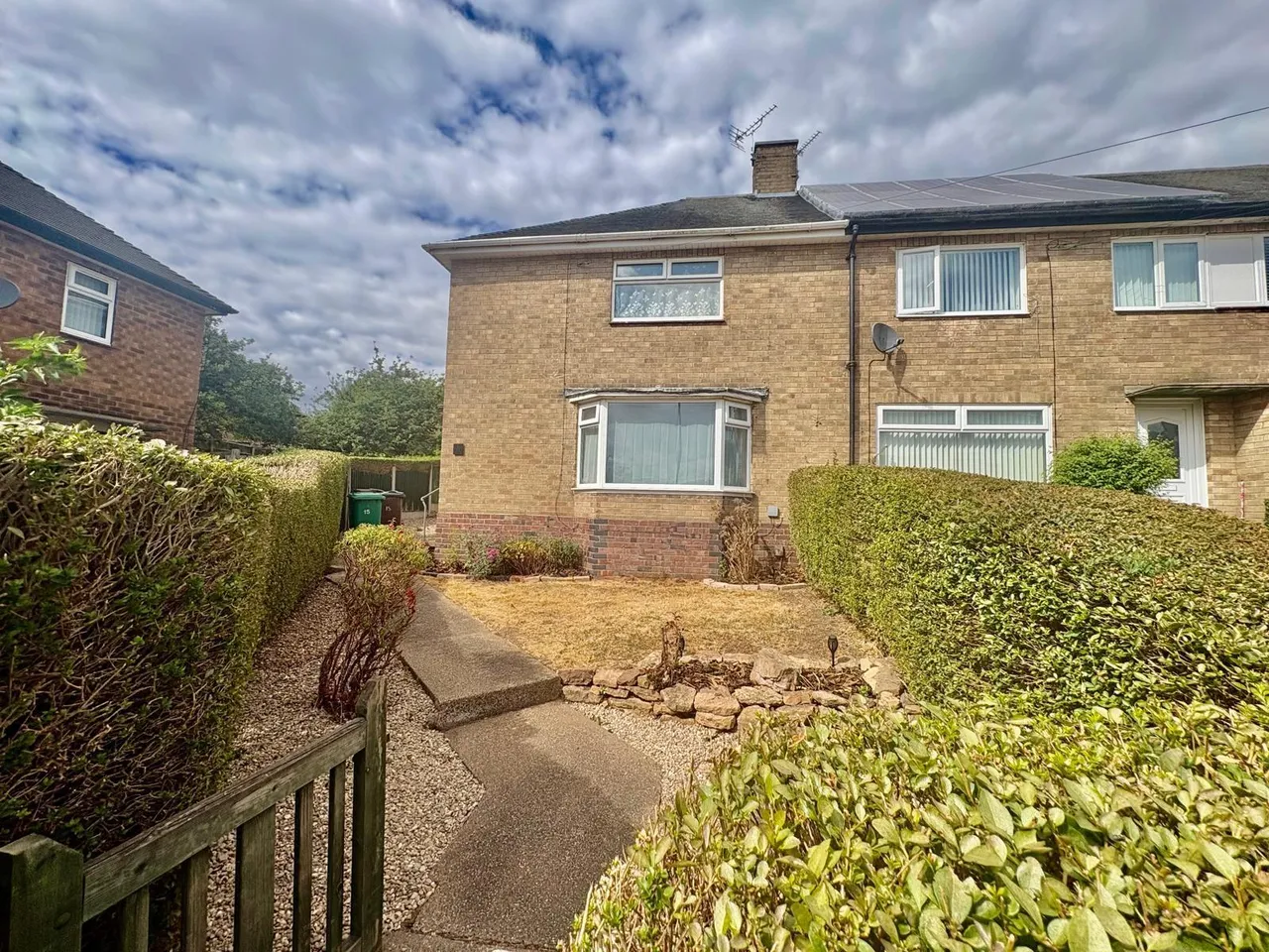 3 bed house to rent — Pinewood Gardens, Clifton
