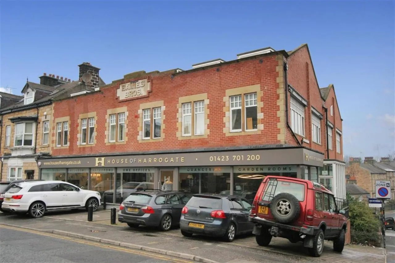 3 bed flat for sale — Baines House, Cheltenham Mount, Harrogate, HG1 1DP