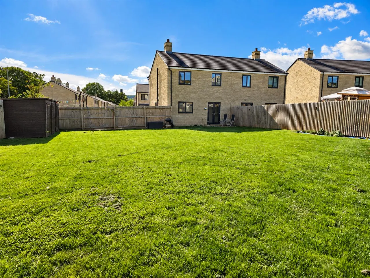 3 bed house for sale, Mill Gardens, Silsden, BD20