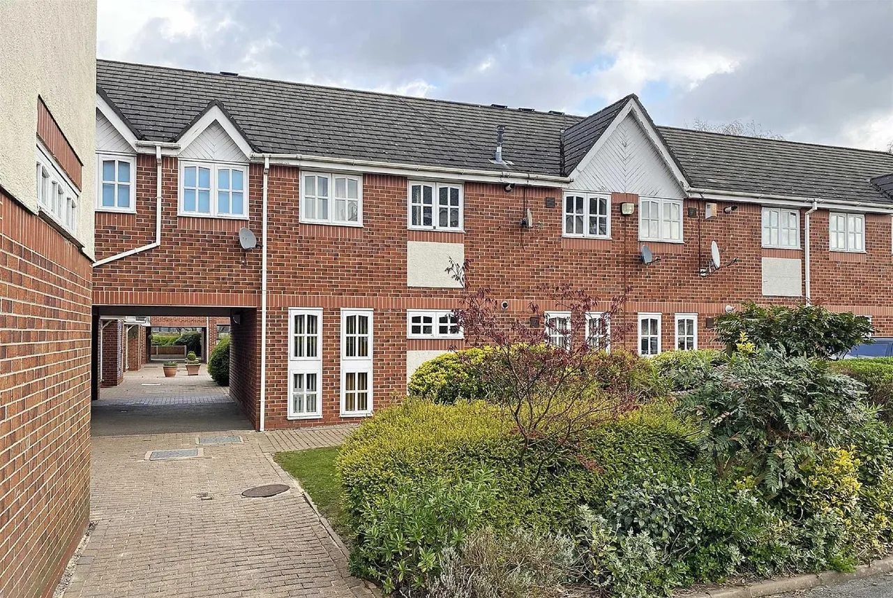 St. James Court, Altrincham, Cheshire WA15 8FG, photo 18