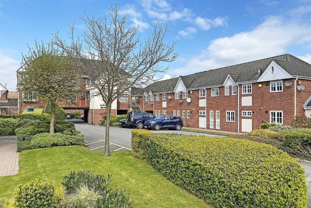 St. James Court, Altrincham, Cheshire WA15 8FG, photo 6