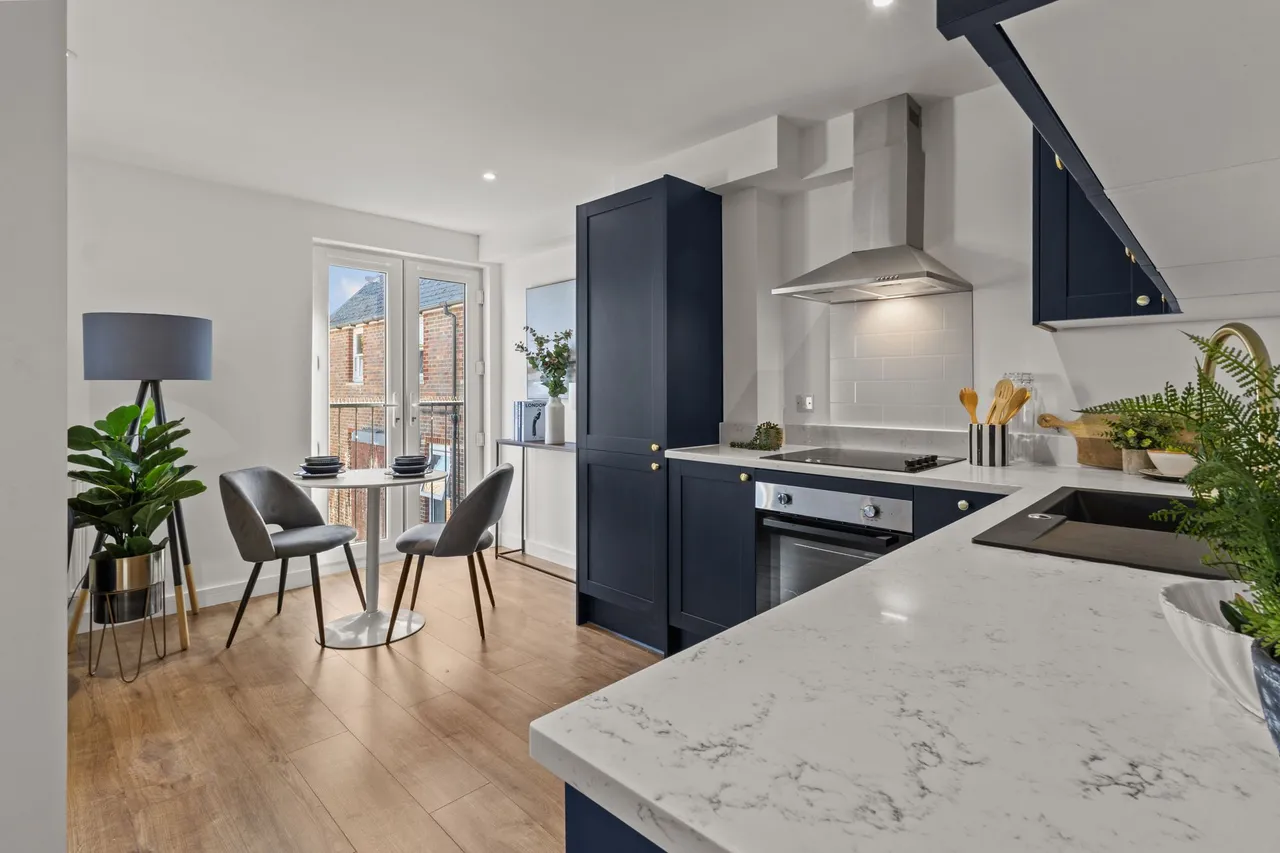2 bed property for sale, Boltro Road, Haywards Heath, RH16