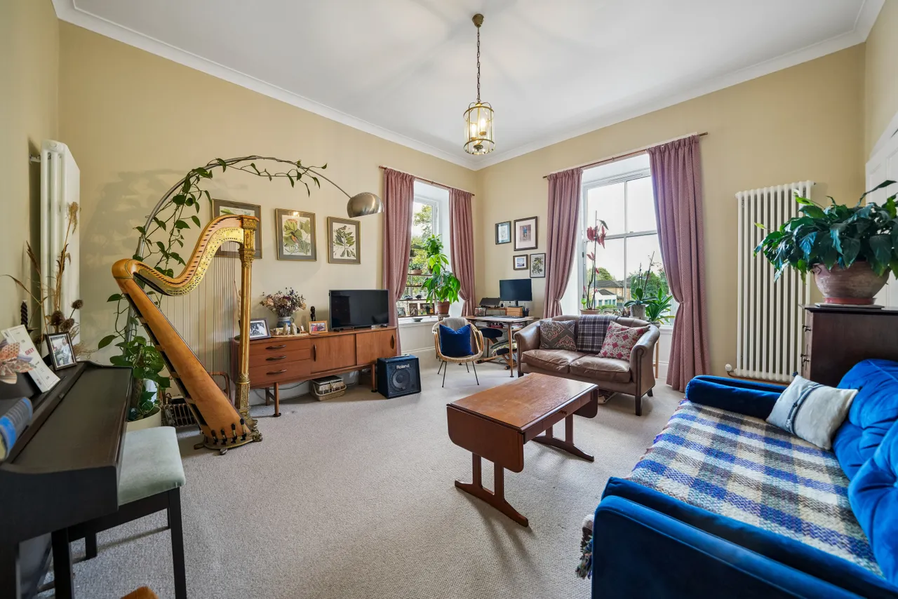 2 bed flat for sale, Albert Road, Queen's Park, G42