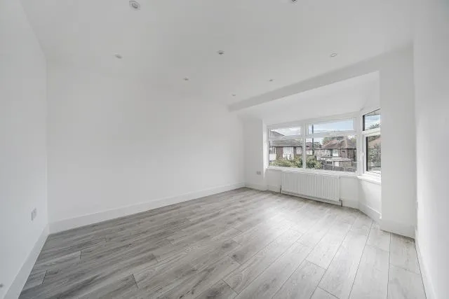 Oak Gardens, Edgware, HA8, photo 6