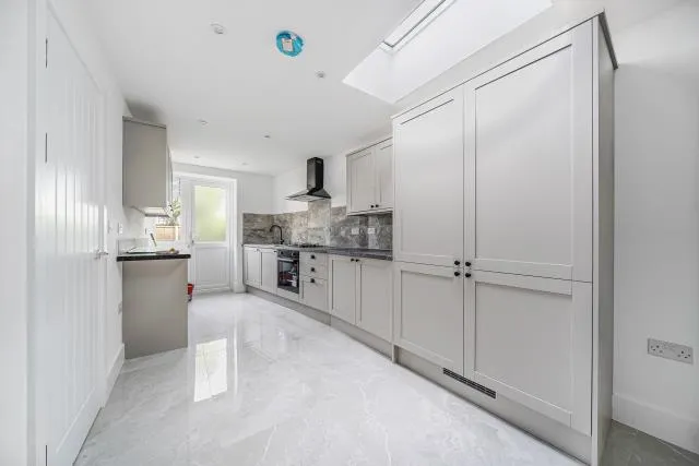 6 bed house to rent, Oak Gardens, Edgware, HA8