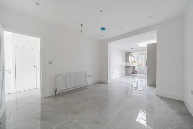 Oak Gardens, Edgware, HA8, photo 9