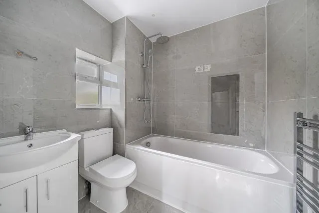 Oak Gardens, Edgware, HA8, photo 8
