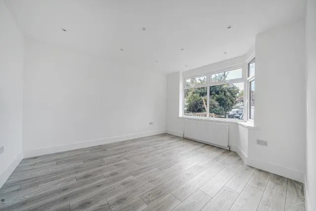 Oak Gardens, Edgware, HA8, photo 4