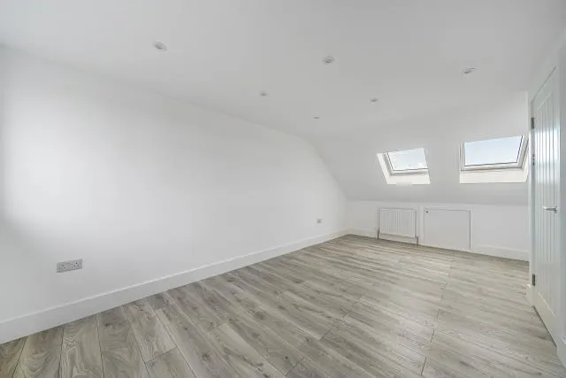 Oak Gardens, Edgware, HA8, photo 5