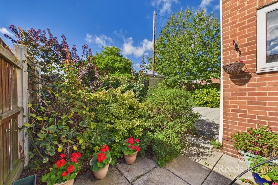 Newton Drive, Wakefield, WF1, photo 18