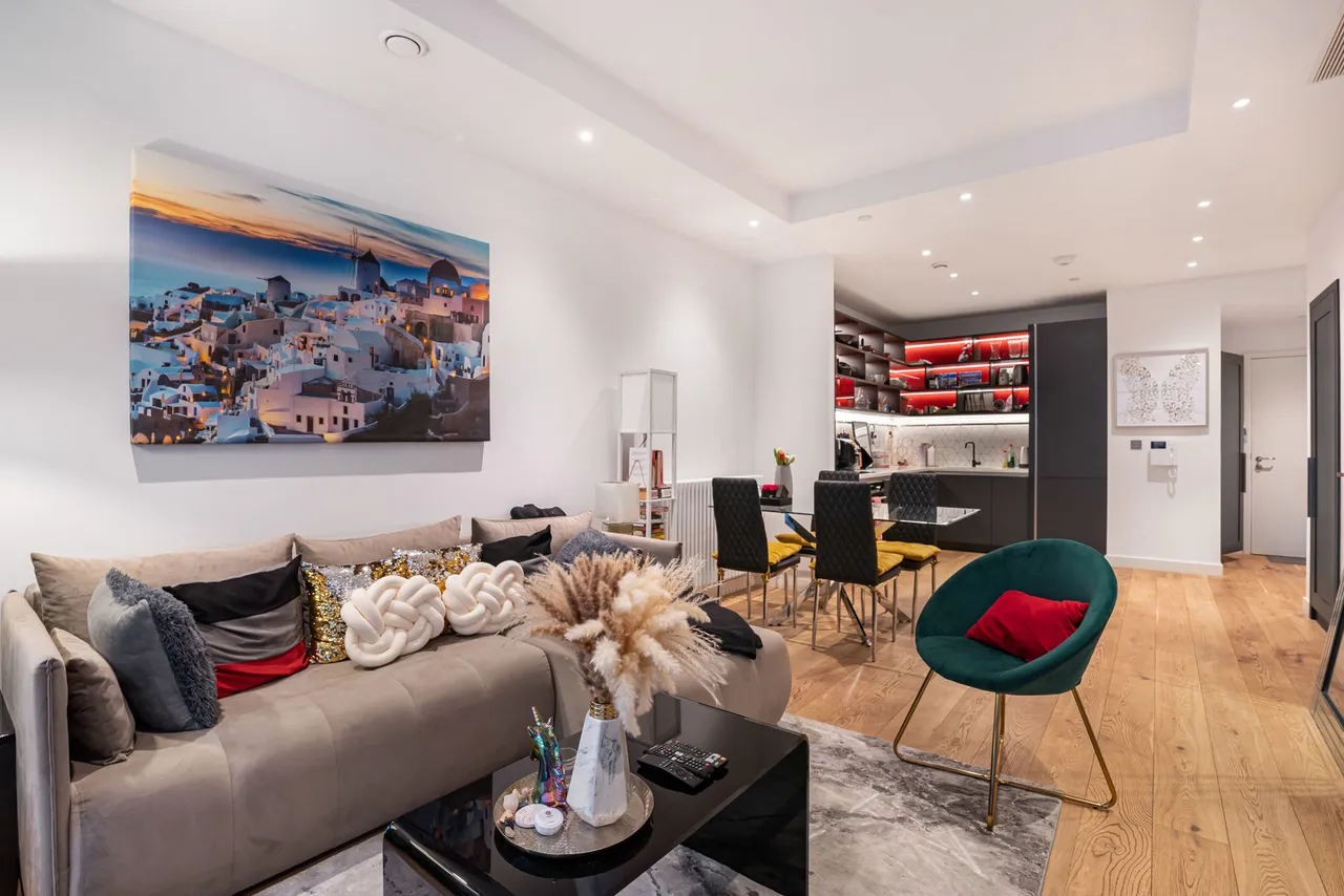 1 bed flat for sale, City Island Way, London, E14