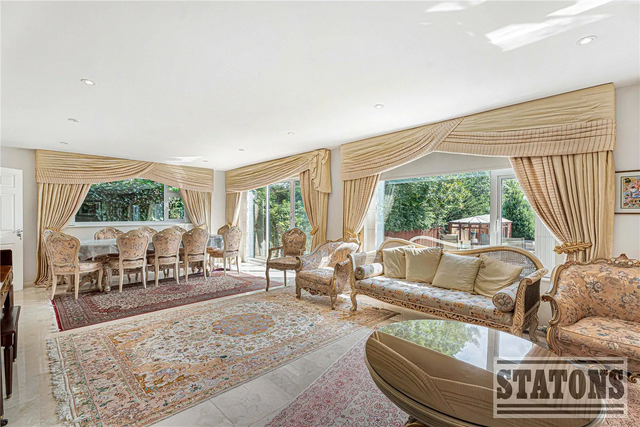Oakleigh Park South, Whetstone, London, N20 9JP, photo 4