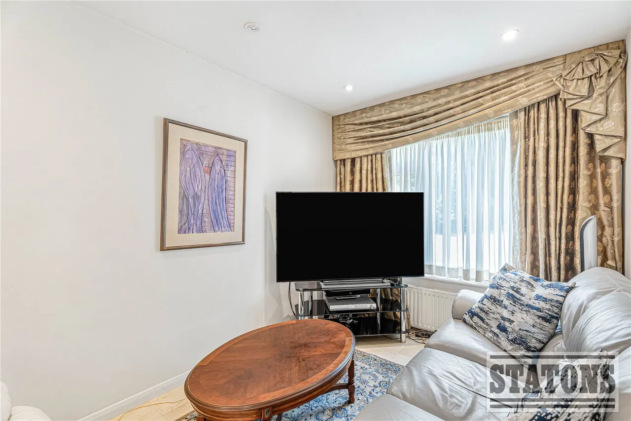 Oakleigh Park South, Whetstone, London, N20 9JP, photo 7