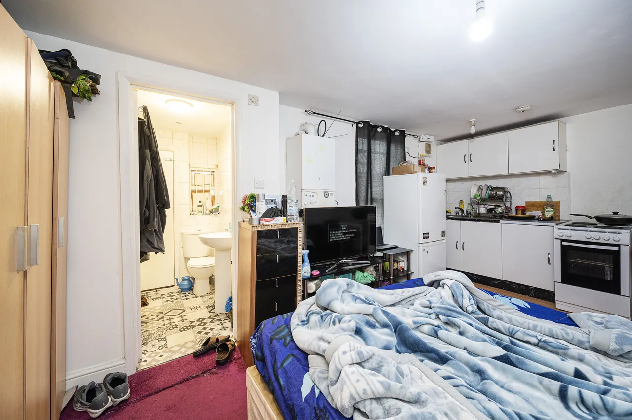 Flat C, 122 Clarence Road, London, photo 4