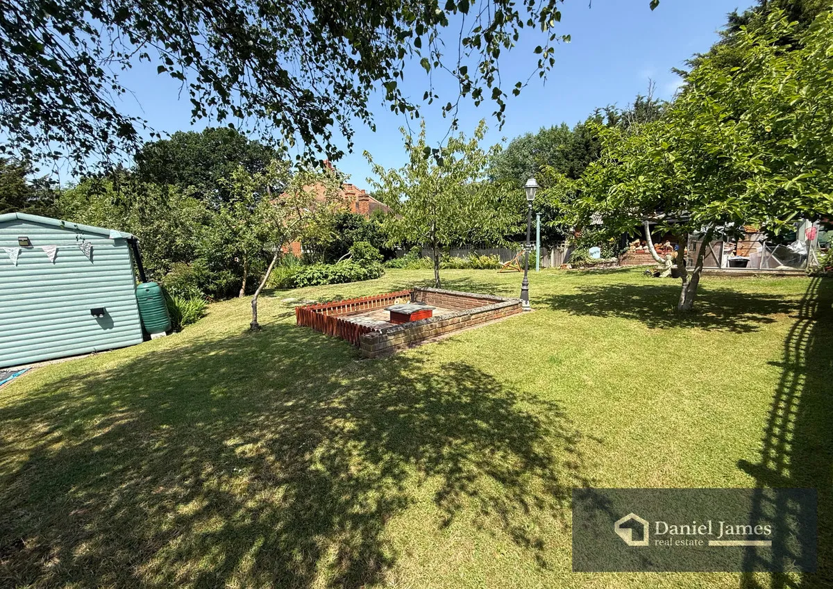 Romford, RM3, photo 21